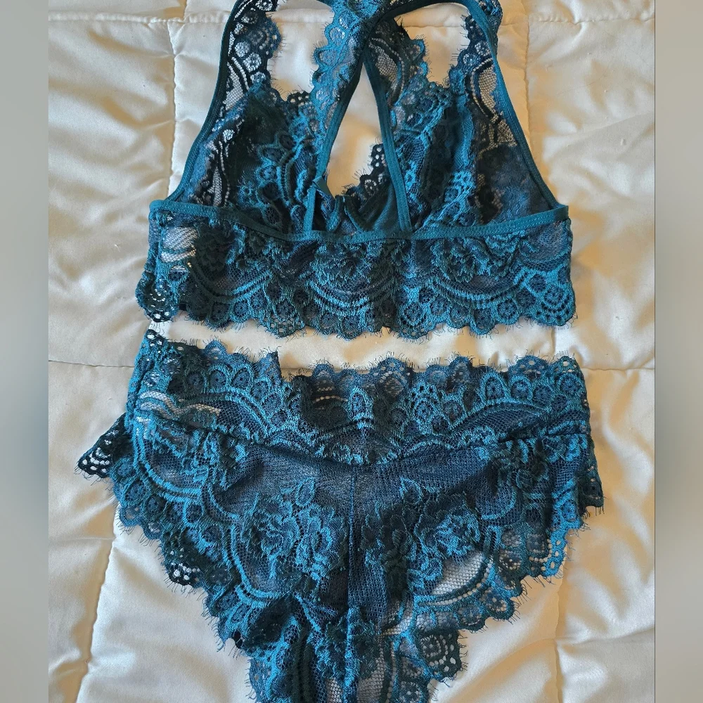 Amazon Teal Bralette & panty lace set - Picture 5 of 6